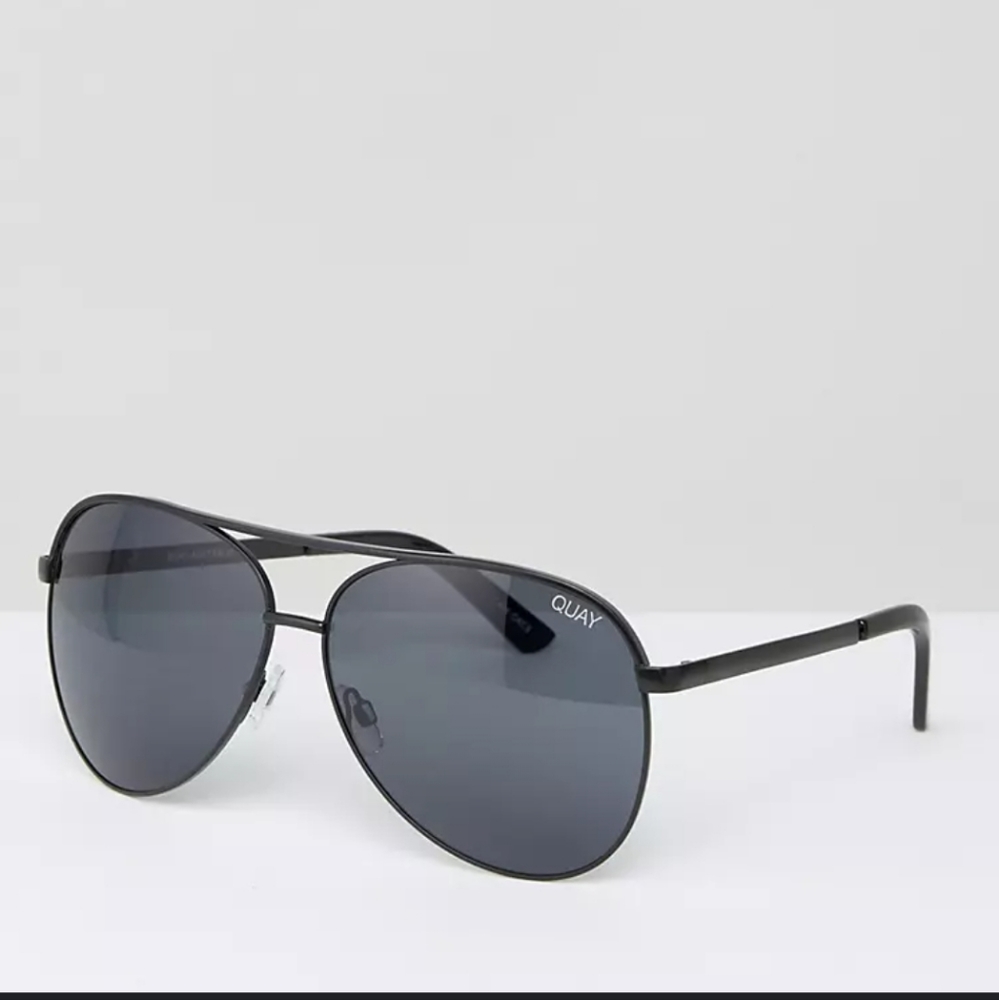 QUAY Australia Vivienne Sunglasses.